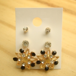bijuterias para revender cartela de brincos 3 pares flor strass cor dourado - altura 1,5 cm